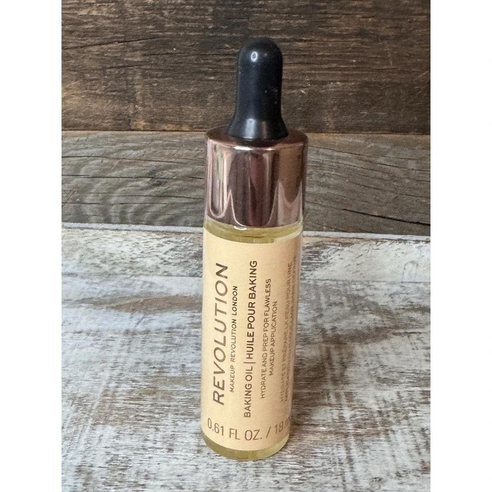 Makeup Revolution Baking Oil – Hydrate &‎ Prep Face Oil
